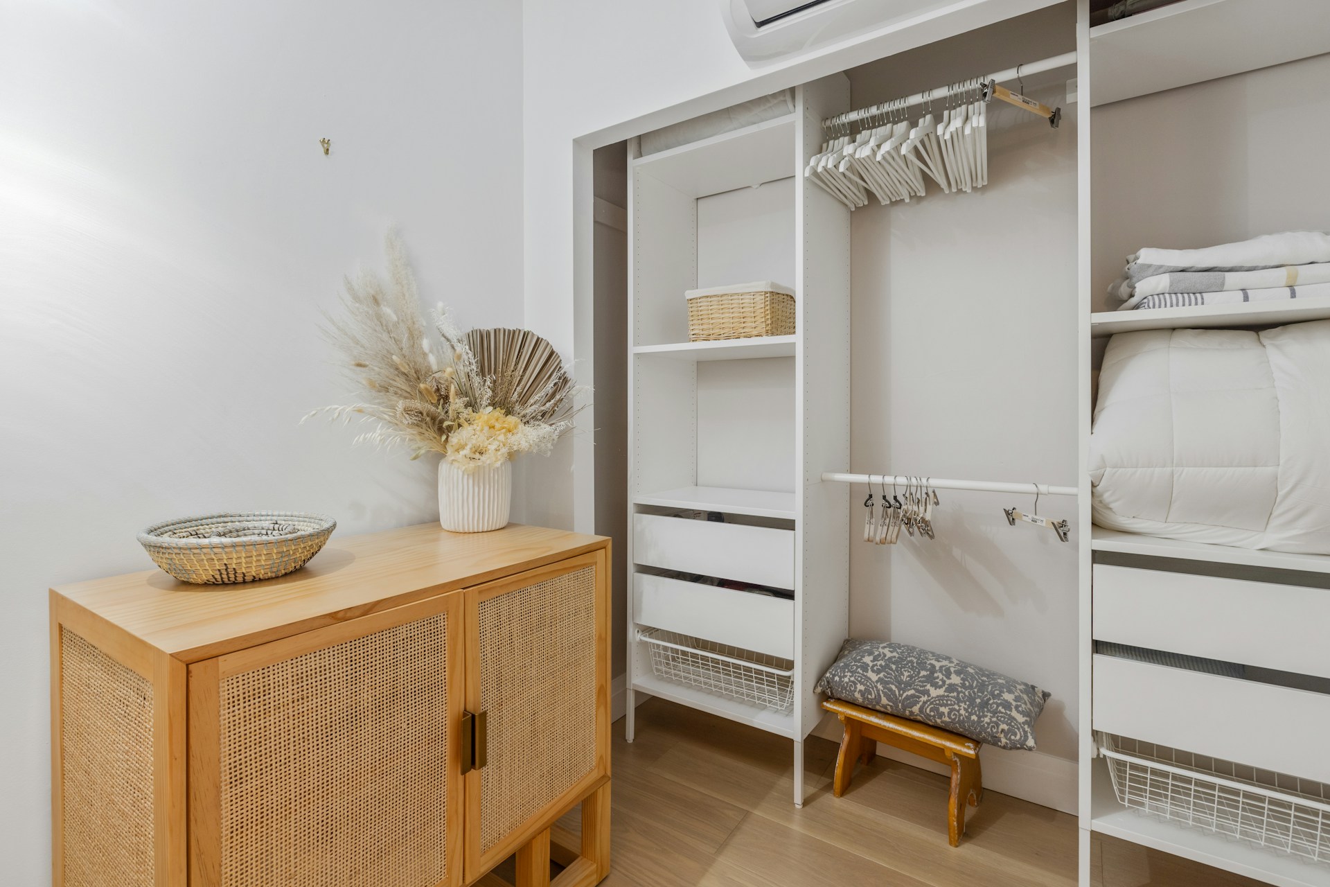 Master the Art of Custom Closet Design for a Clutter-Free and Organized Life