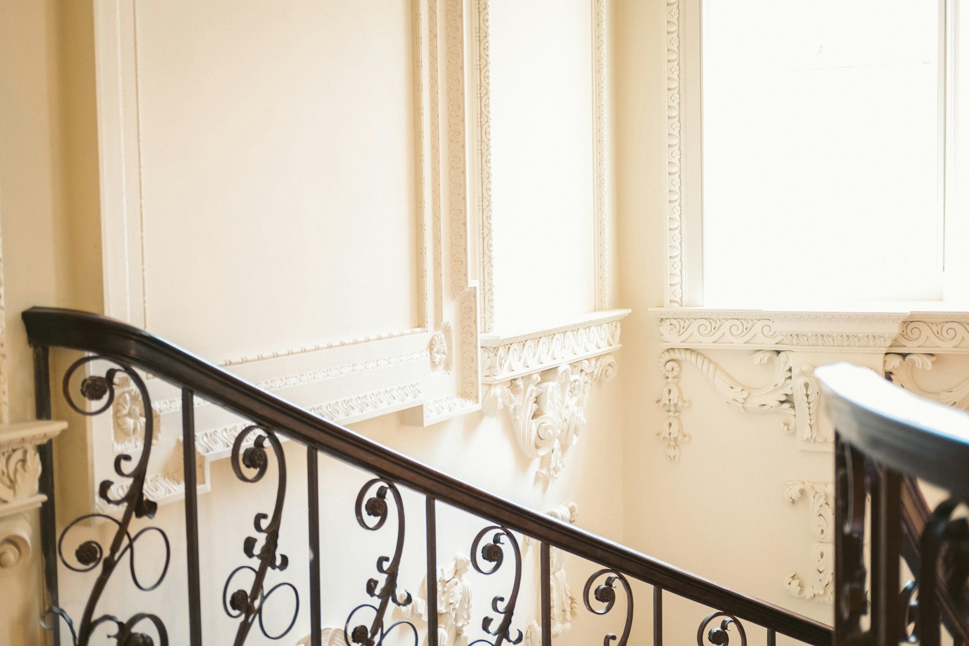 Exploring the Craftsmanship of Custom Millwork in Luxury Home Design