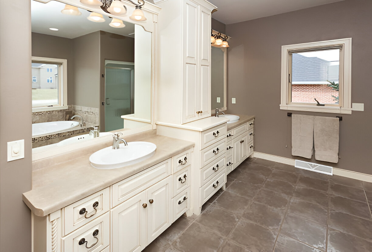 Custom vs. Stock Bathroom Cabinets: What Toronto Homeowners Need to Know