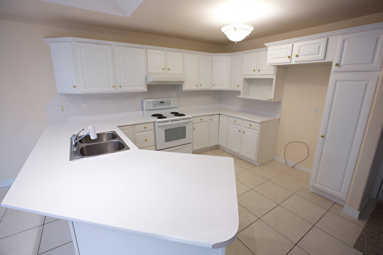 Kitchen cabinets in Etobicoke with on-time installation and 1-year warranty